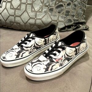 Vans Authentic Digi Roses Floral Lace Up Skateboard Sneakers Women's 7.5/Men's 6